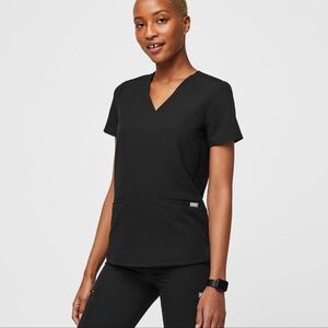 Figs Casma Three-Pocket Scrub Top, Short Sleeve Vneck - Small